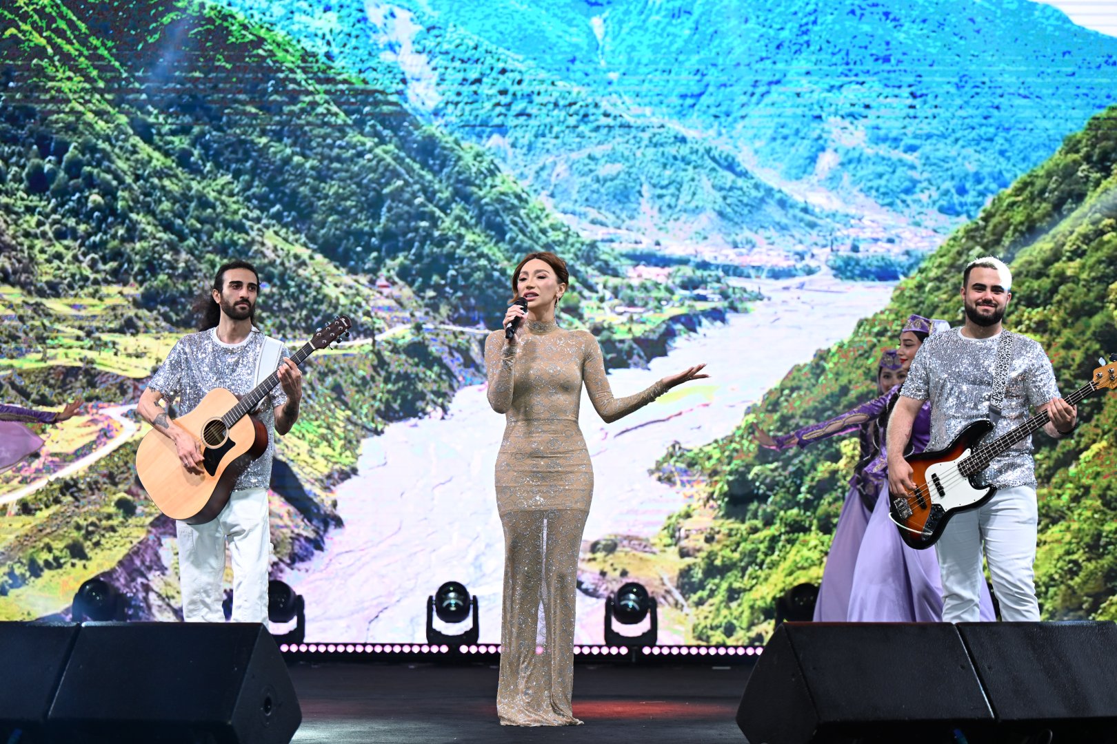 Concert held in Heydar Aliyev Center park on occasion of National Salvation Day (PHOTO)