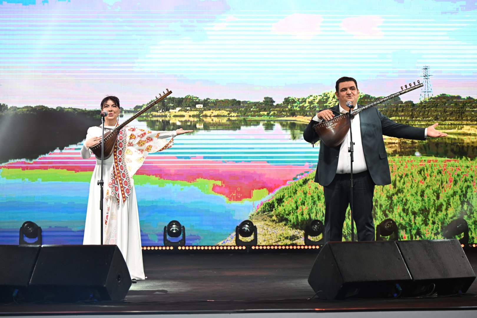 Concert held in Heydar Aliyev Center park on occasion of National Salvation Day (PHOTO)
