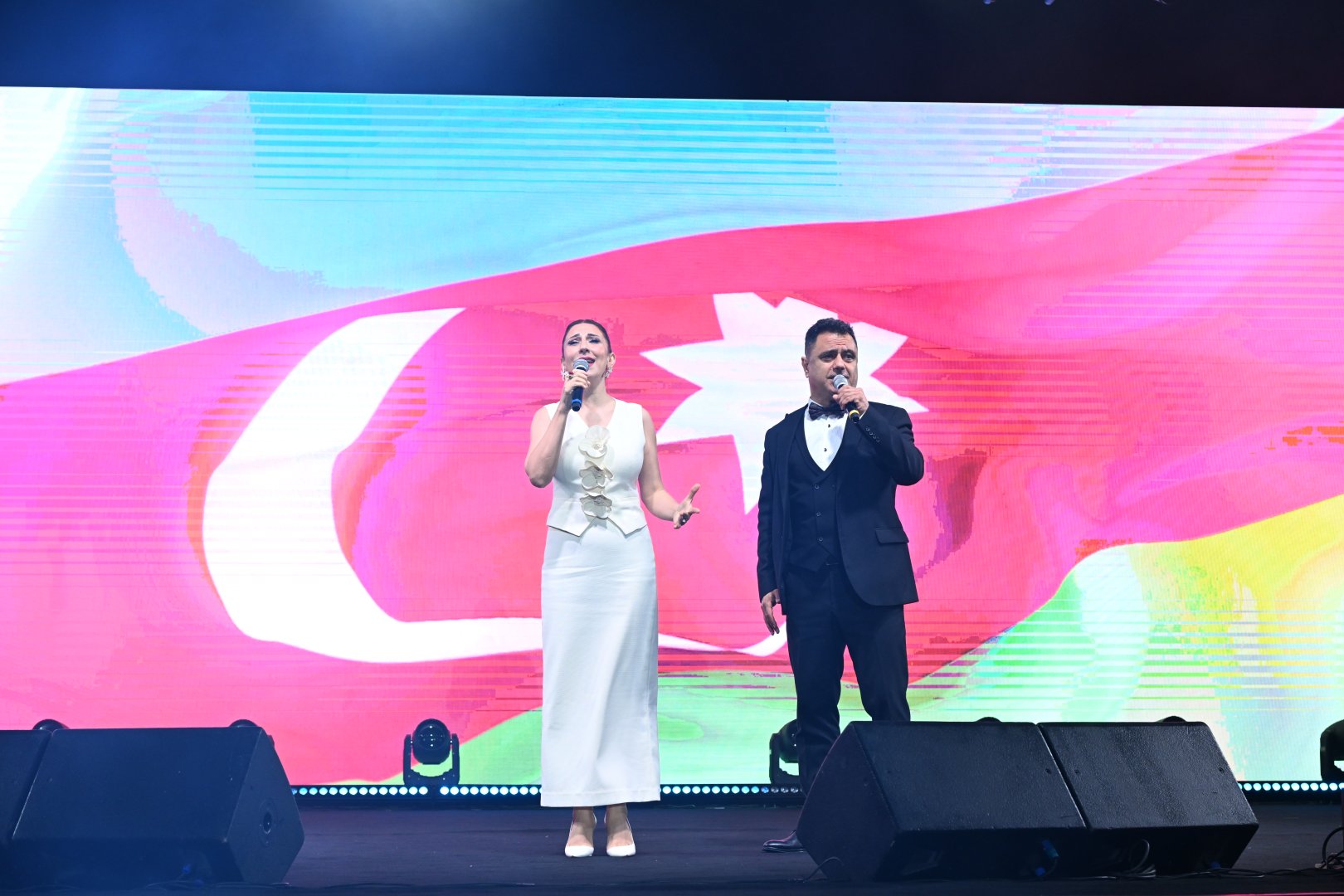 Concert held in Heydar Aliyev Center park on occasion of National Salvation Day (PHOTO)