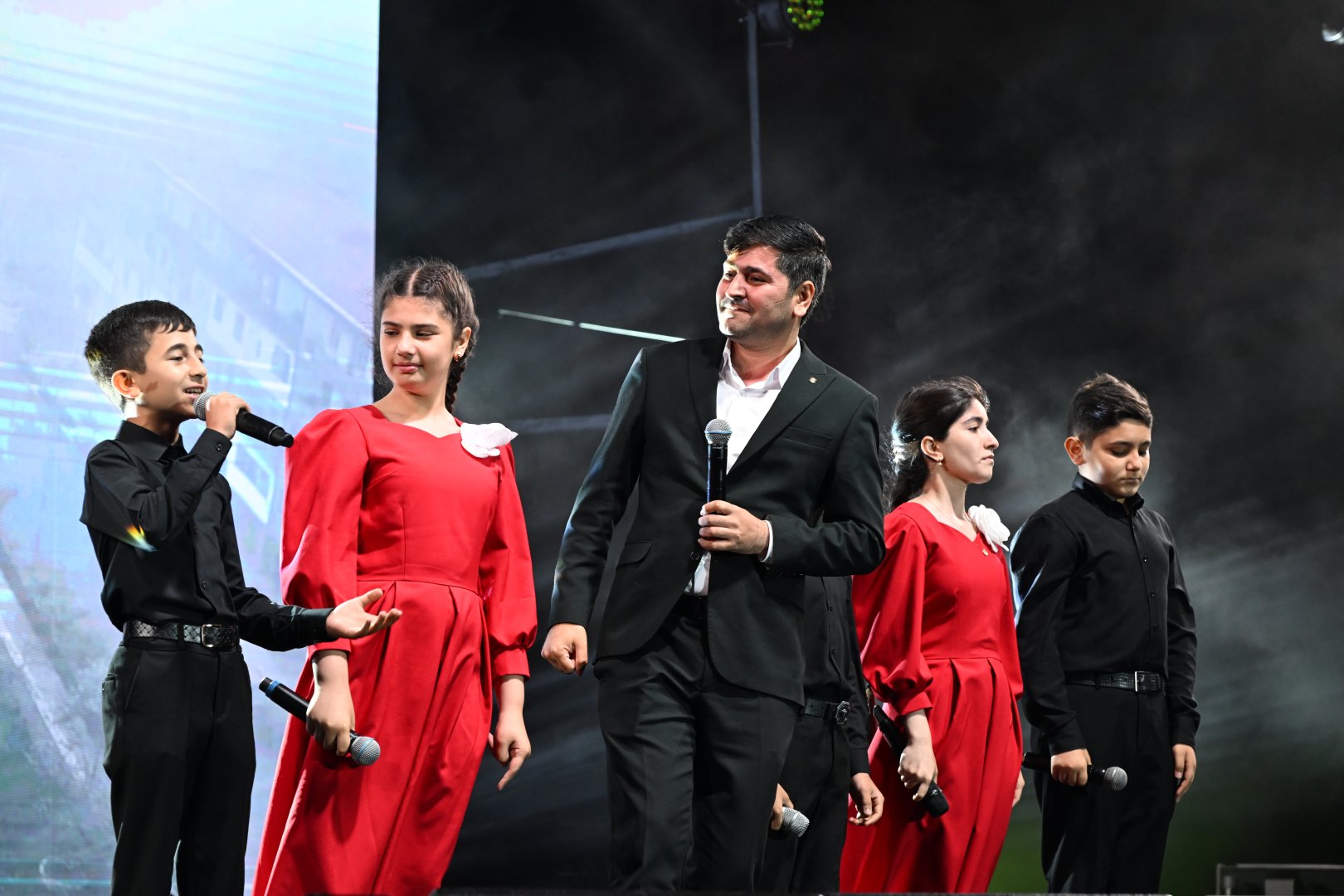 Concert held in Heydar Aliyev Center park on occasion of National Salvation Day (PHOTO)