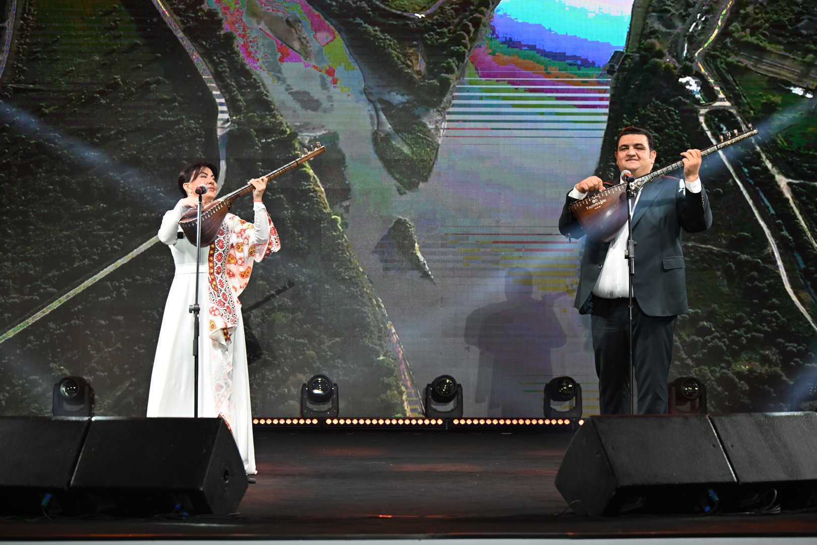 Concert held in Heydar Aliyev Center park on occasion of National Salvation Day (PHOTO)
