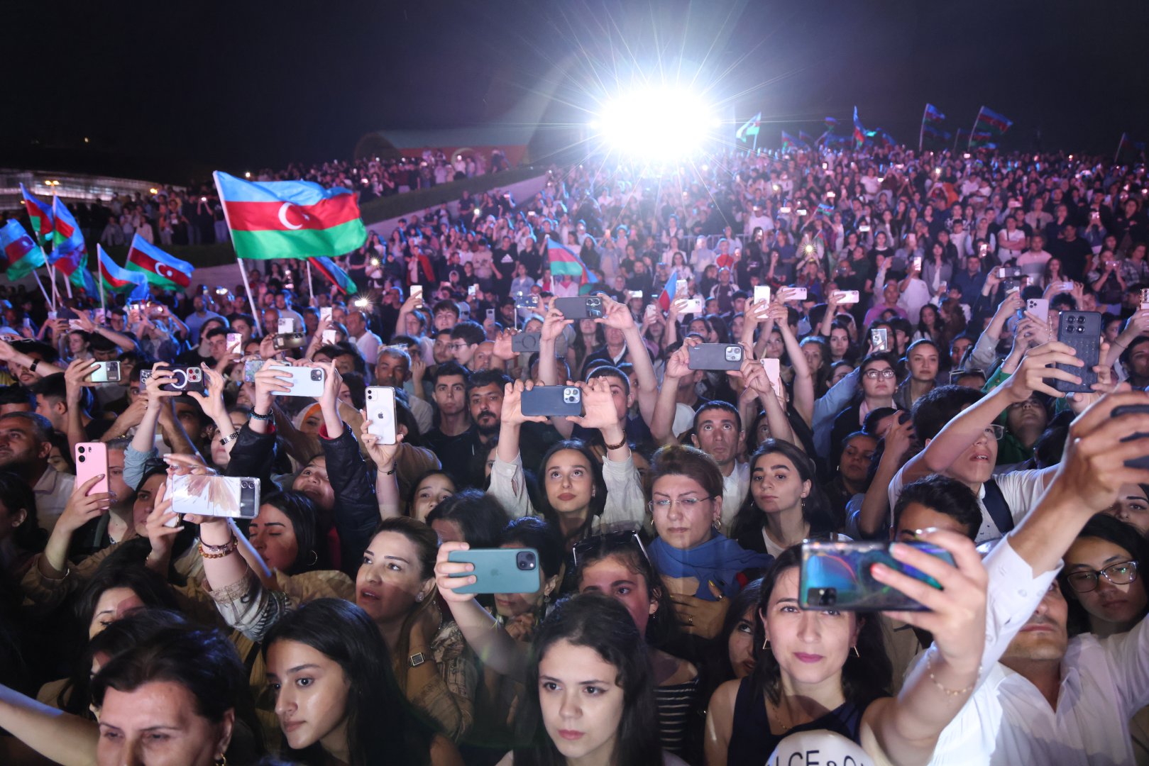 Concert held in Heydar Aliyev Center park on occasion of National Salvation Day (PHOTO)