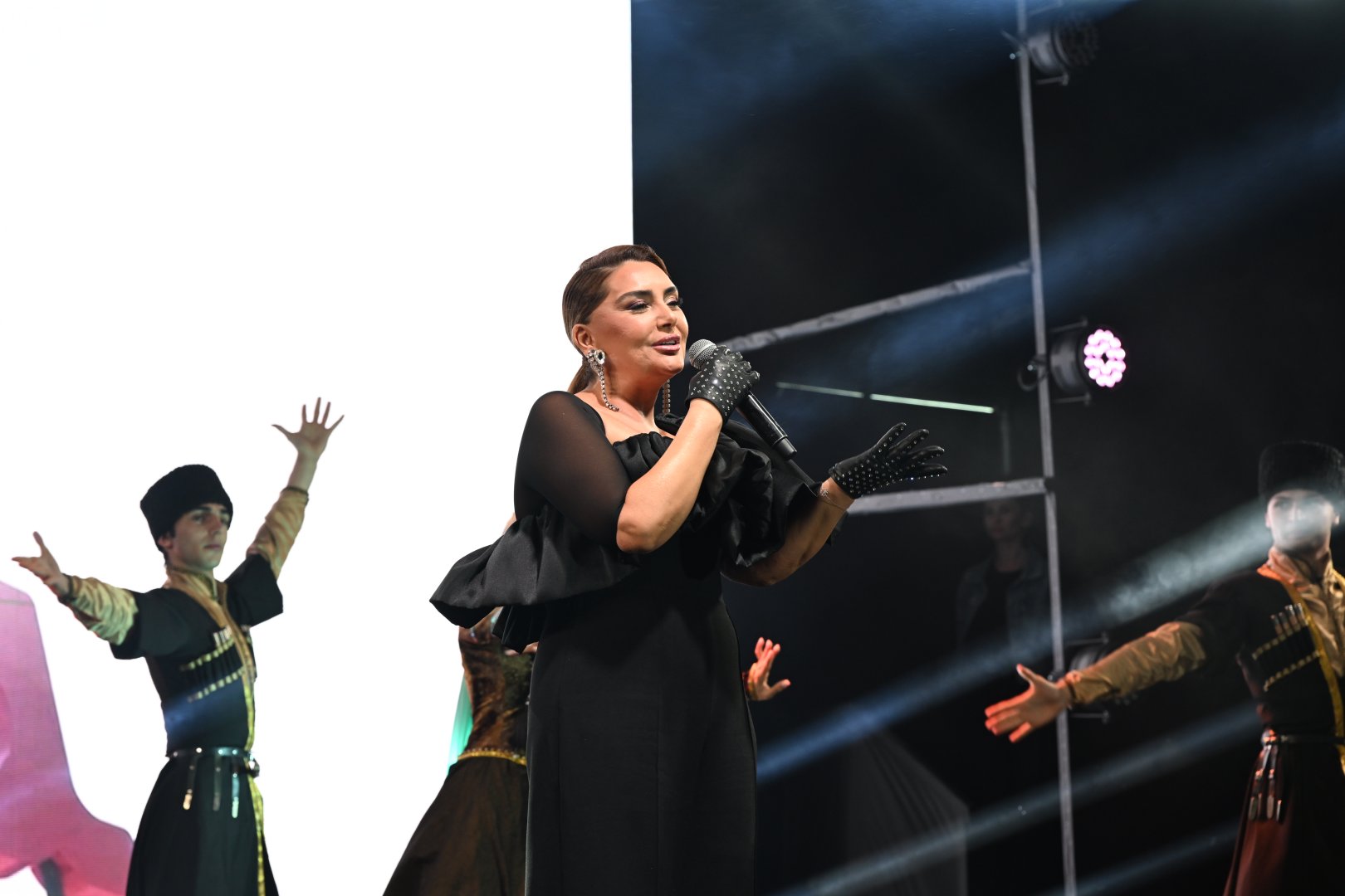 Concert held in Heydar Aliyev Center park on occasion of National Salvation Day (PHOTO)