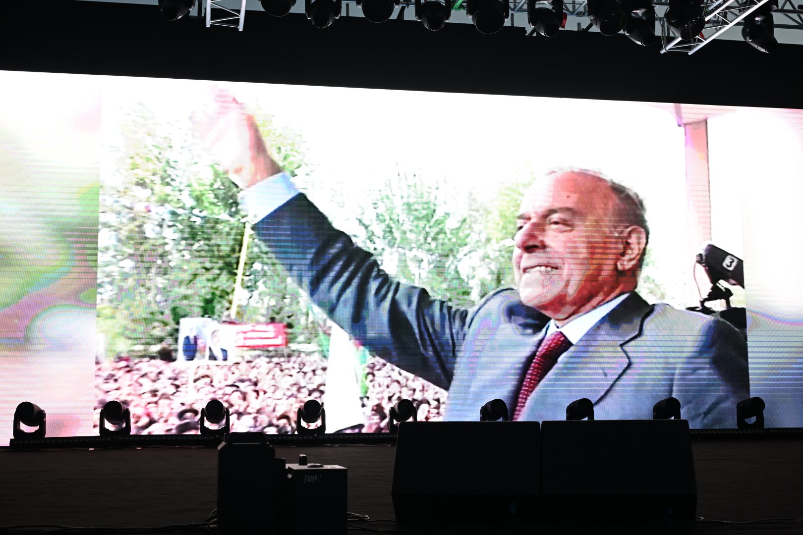 Concert held in Heydar Aliyev Center park on occasion of National Salvation Day (PHOTO)