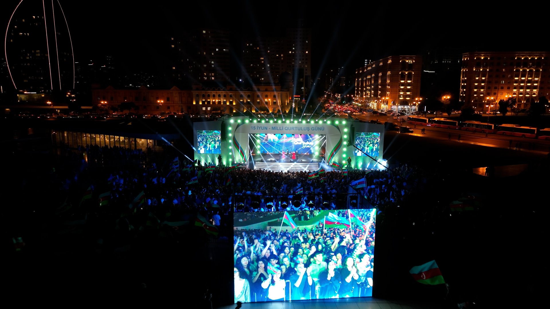 Concert held in Heydar Aliyev Center park on occasion of National Salvation Day (PHOTO)