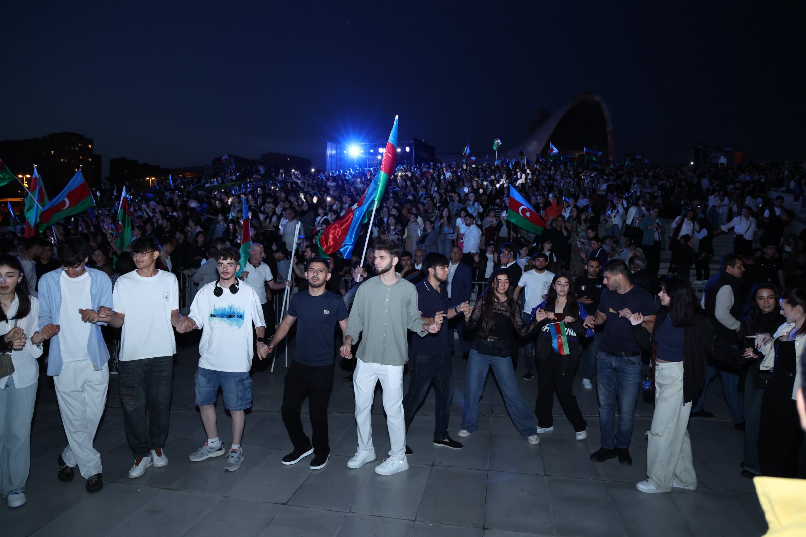 Concert held in Heydar Aliyev Center park on occasion of National Salvation Day (PHOTO)