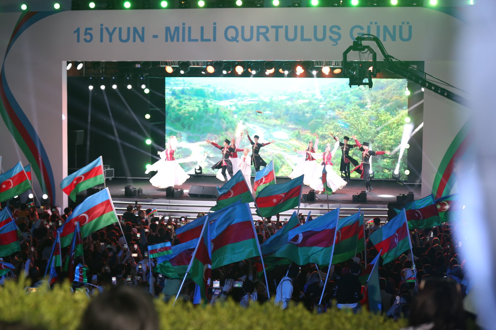 Concert held in Heydar Aliyev Center park on occasion of National Salvation Day (PHOTO)