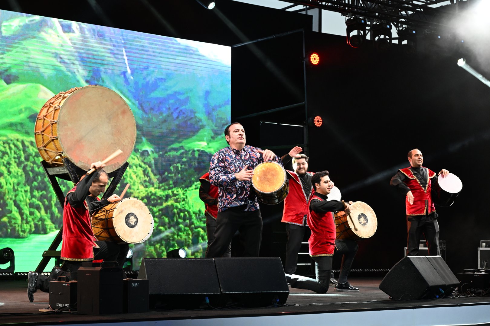 Concert held in Heydar Aliyev Center park on occasion of National Salvation Day (PHOTO)