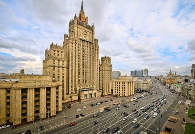 Russian citizens advised to exit Iran via Azerbaijan amid airspace closure