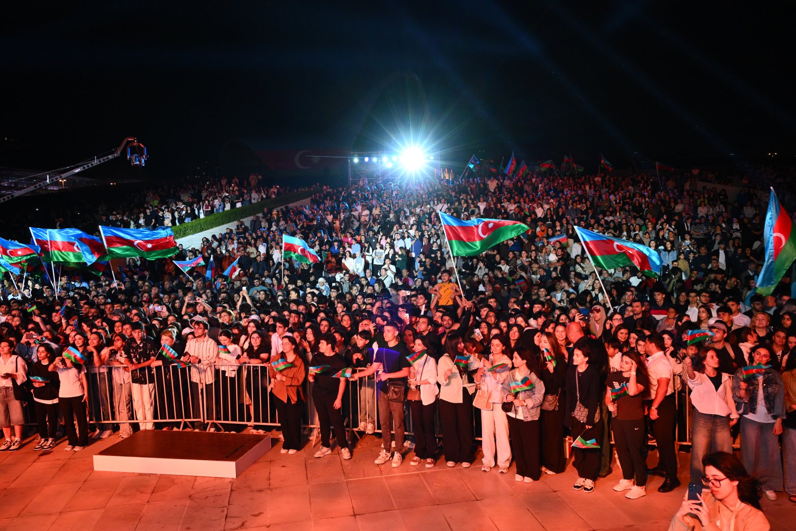 Concert held in Heydar Aliyev Center park on occasion of National Salvation Day (PHOTO)