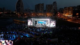 Concert held in Heydar Aliyev Center park on occasion of National Salvation Day (PHOTO)