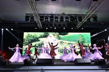 Concert held in Heydar Aliyev Center park on occasion of National Salvation Day (PHOTO)