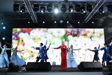 Concert held in Heydar Aliyev Center park on occasion of National Salvation Day (PHOTO)
