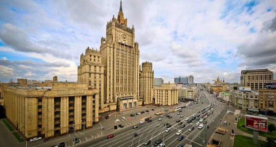 Russian citizens advised to exit Iran via Azerbaijan amid airspace closure