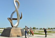Bulgaria’s National Assembly President visits Alley of Honor, Victory Park in Azerbaijan's Baku (PHOTO)