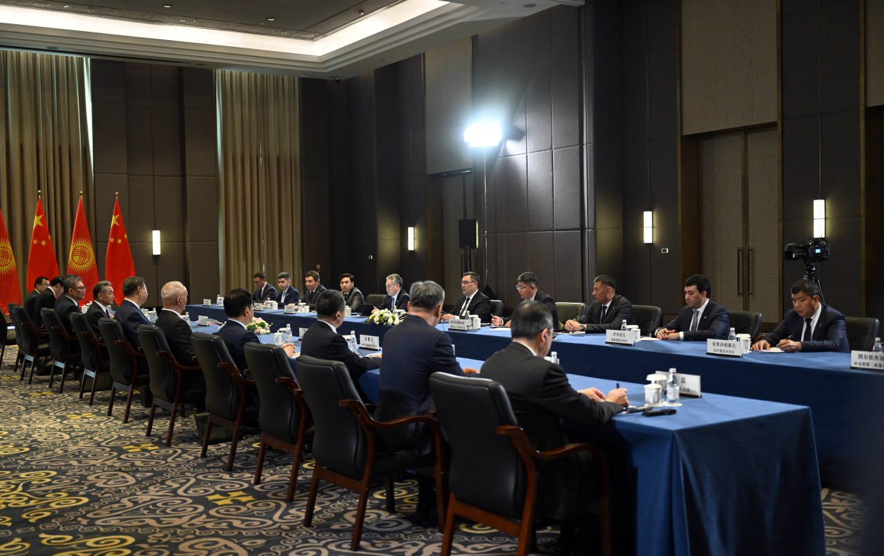 Kyrgyzstan, China sign bilateral agreements following presidents' talks