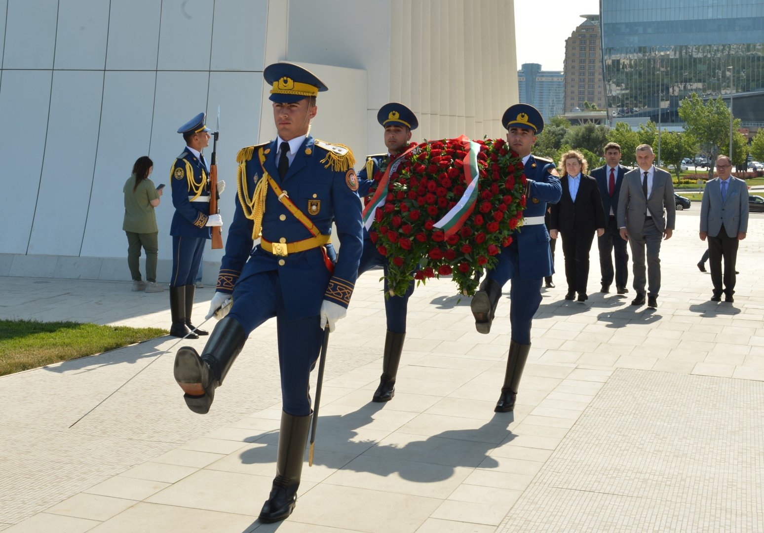 Bulgaria’s National Assembly President visits Alley of Honor, Victory Park in Azerbaijan's Baku (PHOTO)