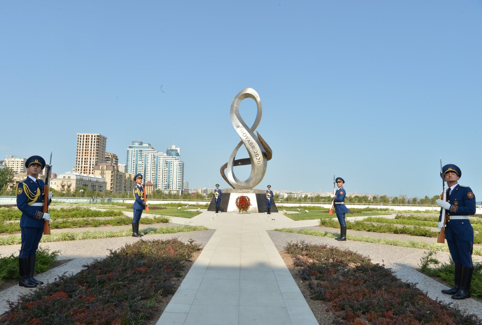 Bulgaria’s National Assembly President visits Alley of Honor, Victory Park in Azerbaijan's Baku (PHOTO)