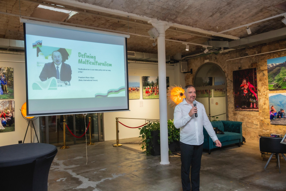Azerbaijani diaspora holds photo expo on multiculturalism in Spanish Barcelona (PHOTO)