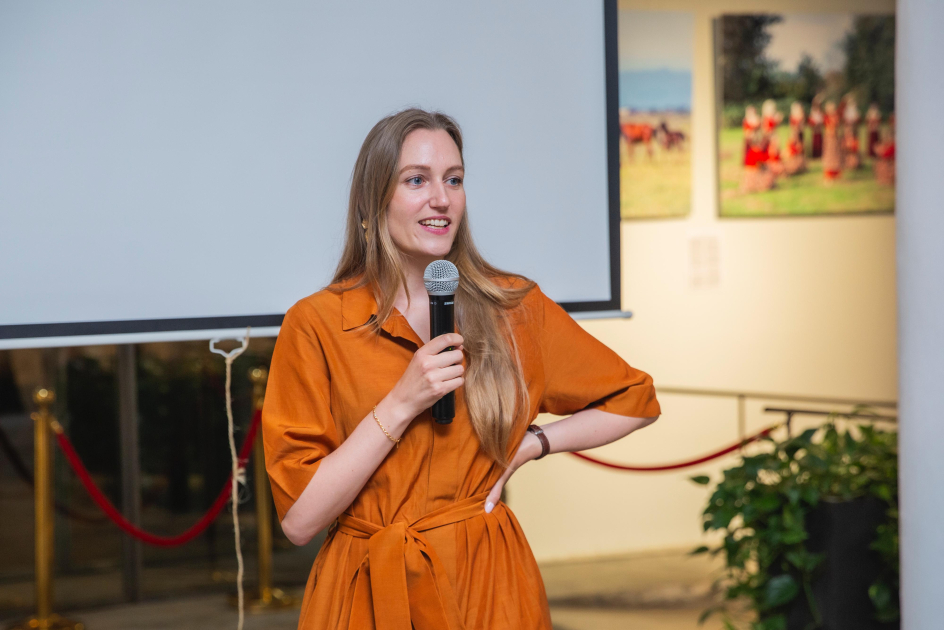 Azerbaijani diaspora holds photo expo on multiculturalism in Spanish Barcelona (PHOTO)