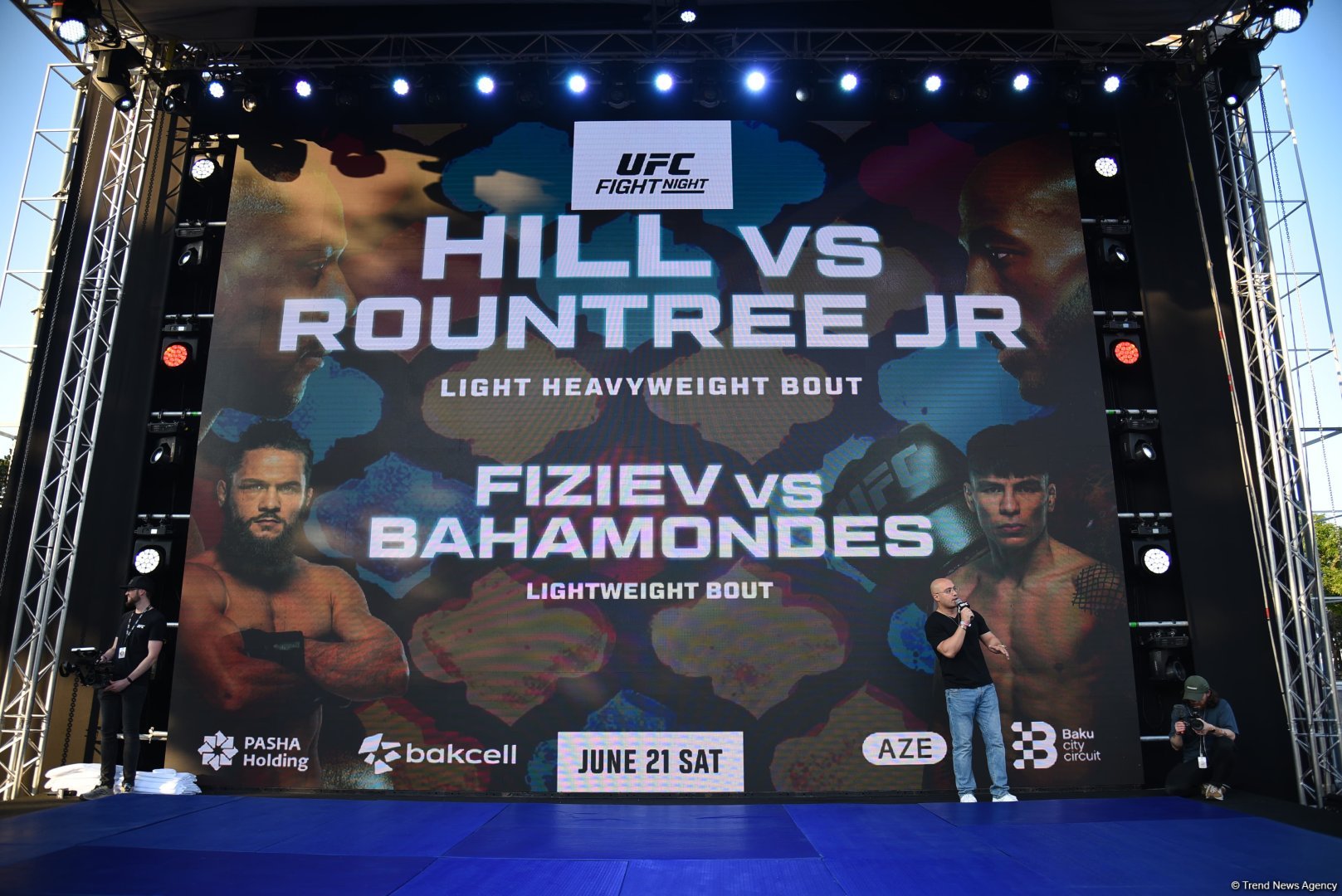 UFC on Caspian coast: fighters held an open training session in heart of Baku (PHOTO)