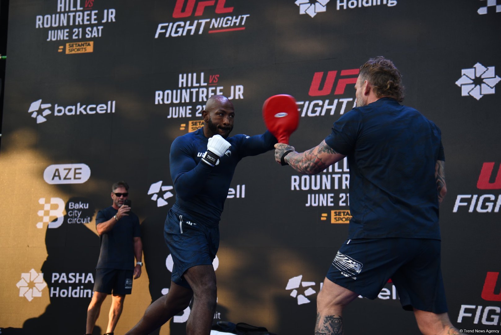 UFC on Caspian coast: fighters held an open training session in heart of Baku (PHOTO)