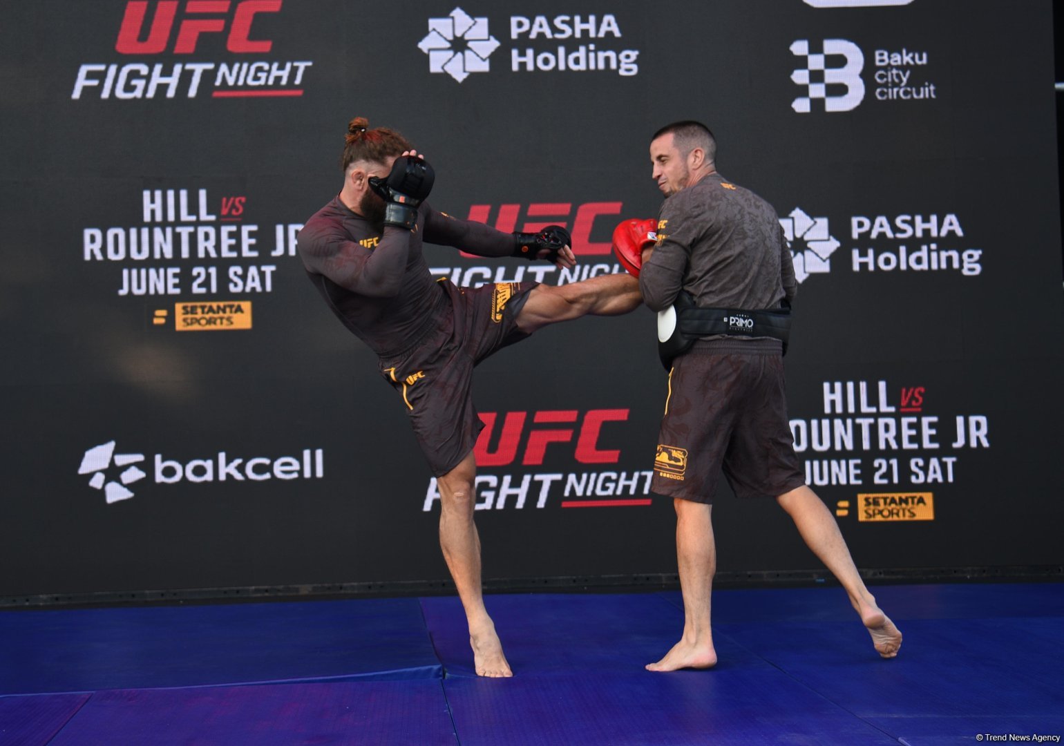 UFC on Caspian coast: fighters held an open training session in heart of Baku (PHOTO)
