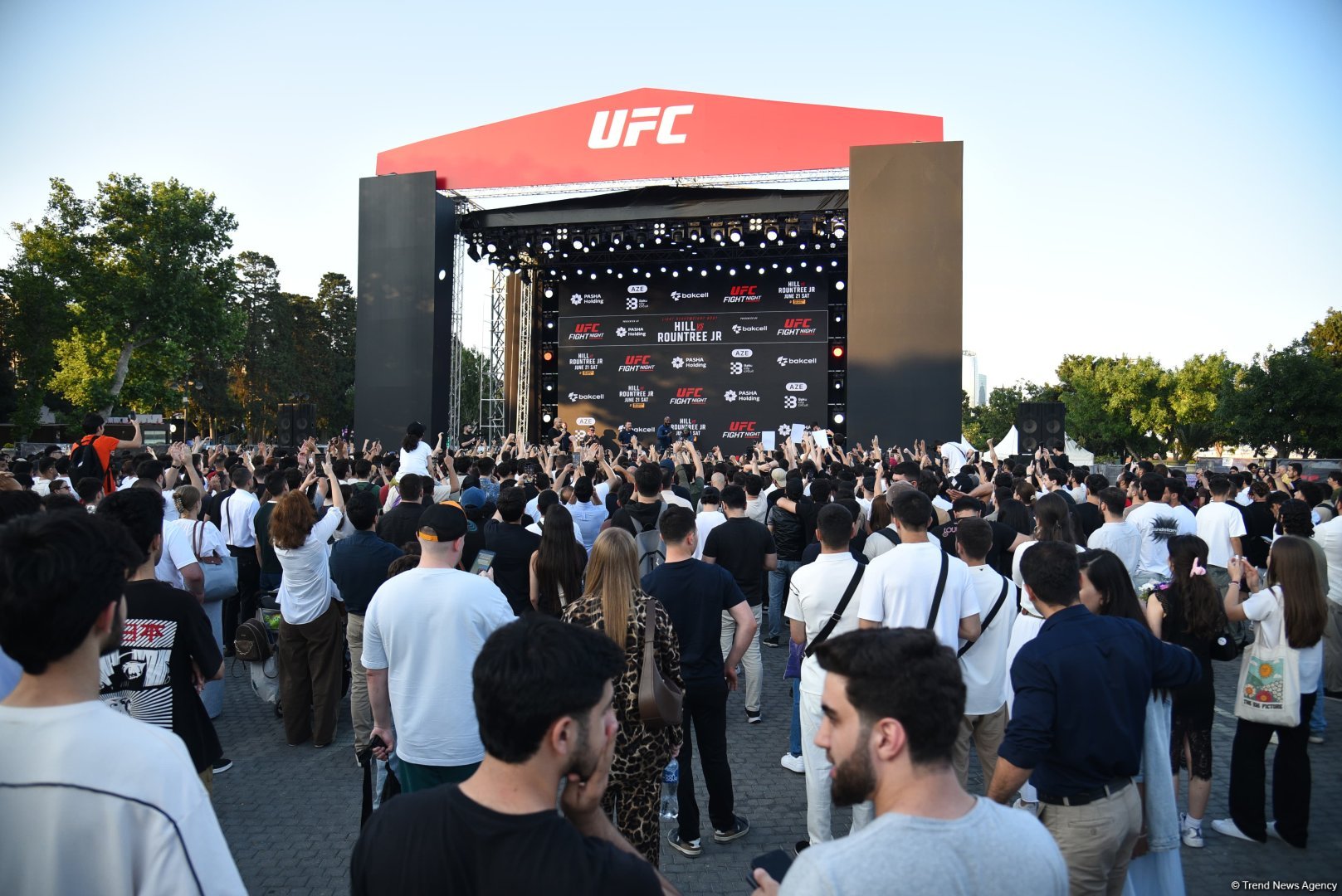 UFC on Caspian coast: fighters held an open training session in heart of Baku (PHOTO)