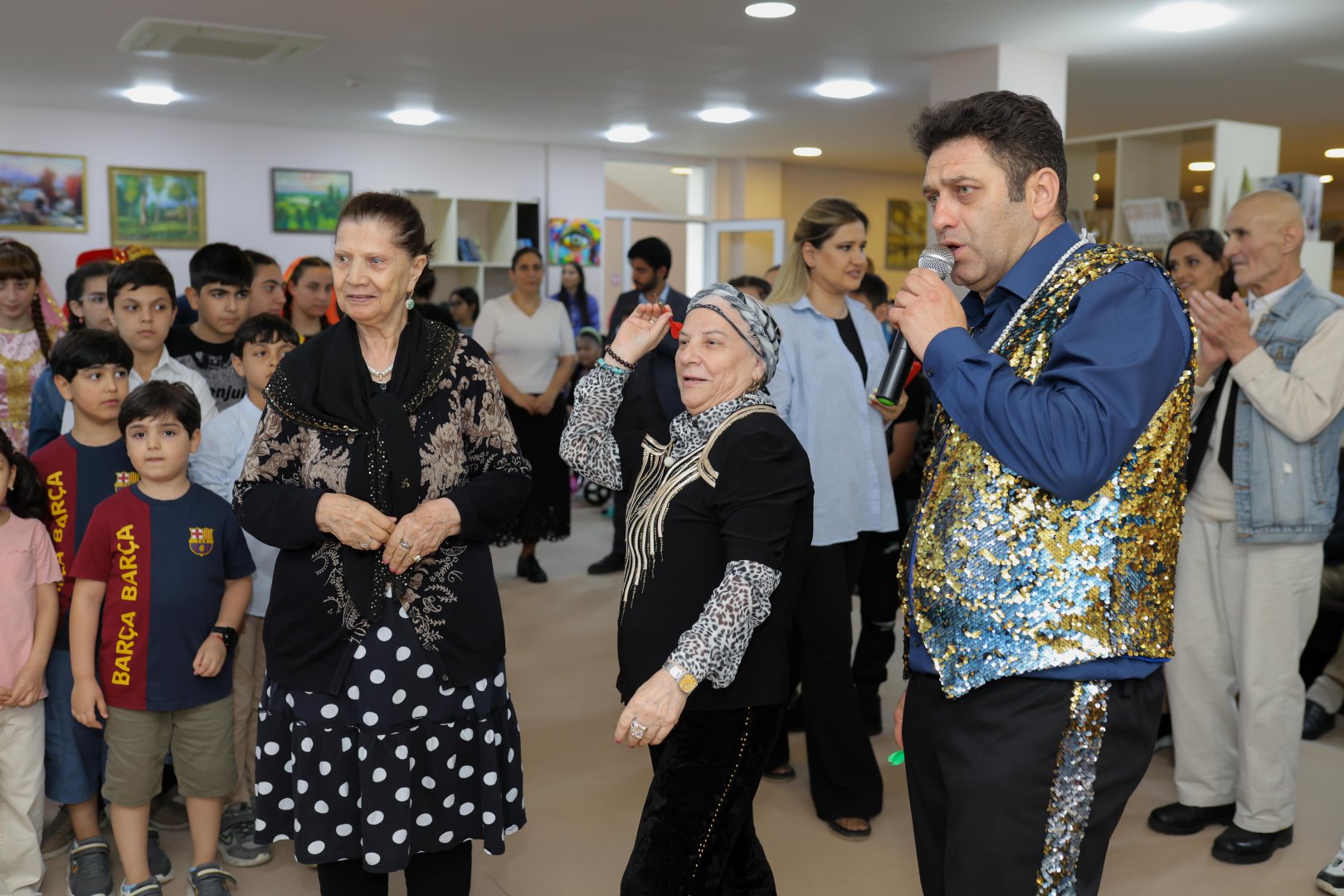 Azercell brings together two generations in need of care (PHOTO)