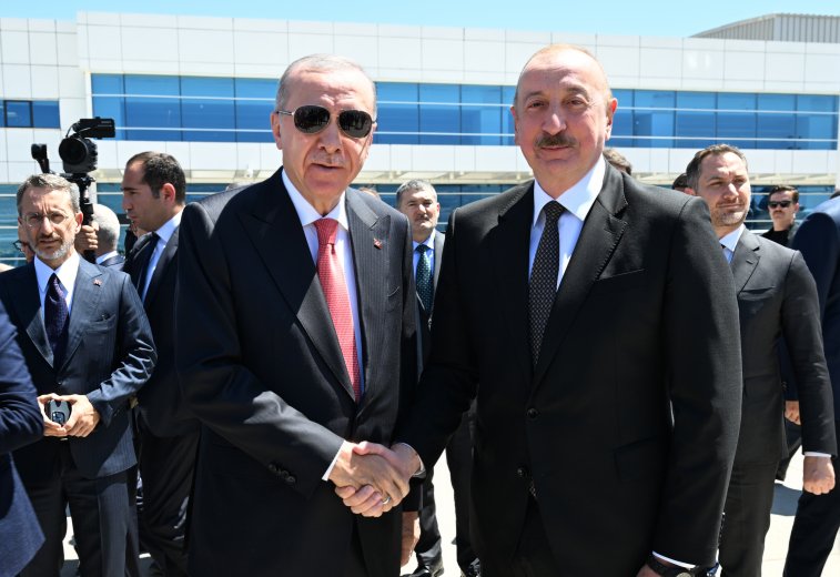 President Ilham Aliyev arrives in Türkiye on working visit (PHOTO)