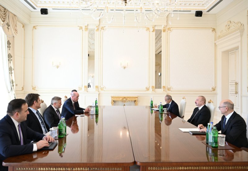 President Ilham Aliyev receives CEO of bp (PHOTO)