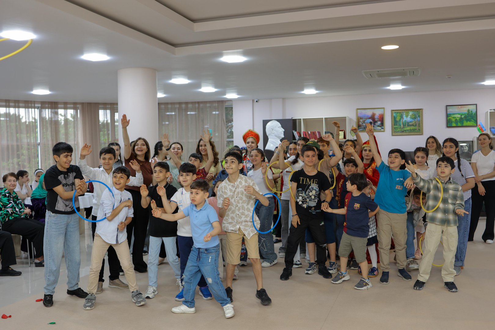 Azercell brings together two generations in need of care (PHOTO)
