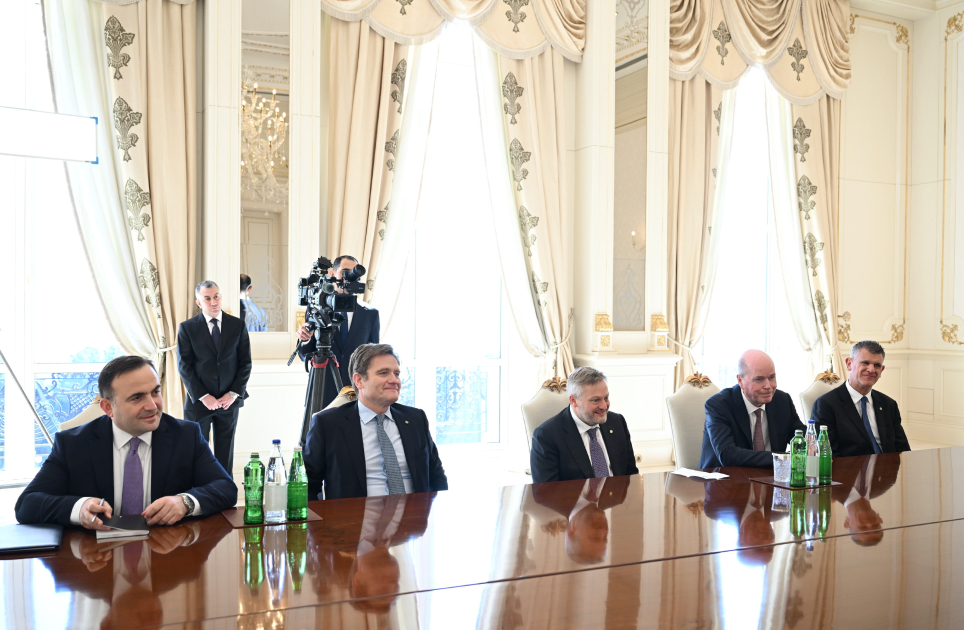 President Ilham Aliyev receives CEO of bp (PHOTO)