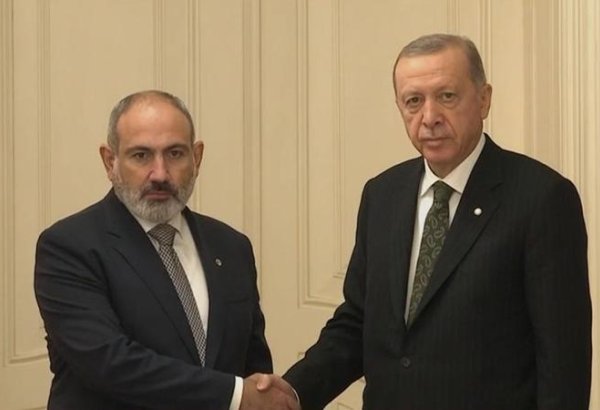 Turkish president hosts Armenian PM in his diplomatic visit to Istanbul