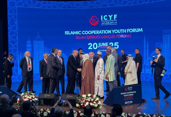 Turkish Istanbul rolls out red carpet for Great Youth Award Ceremony (PHOTO)