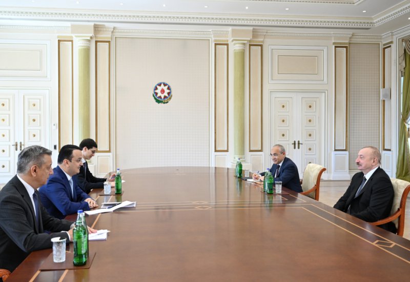 President Ilham Aliyev receives Uzbekistan's minister of investment, industry and trade (PHOTO)