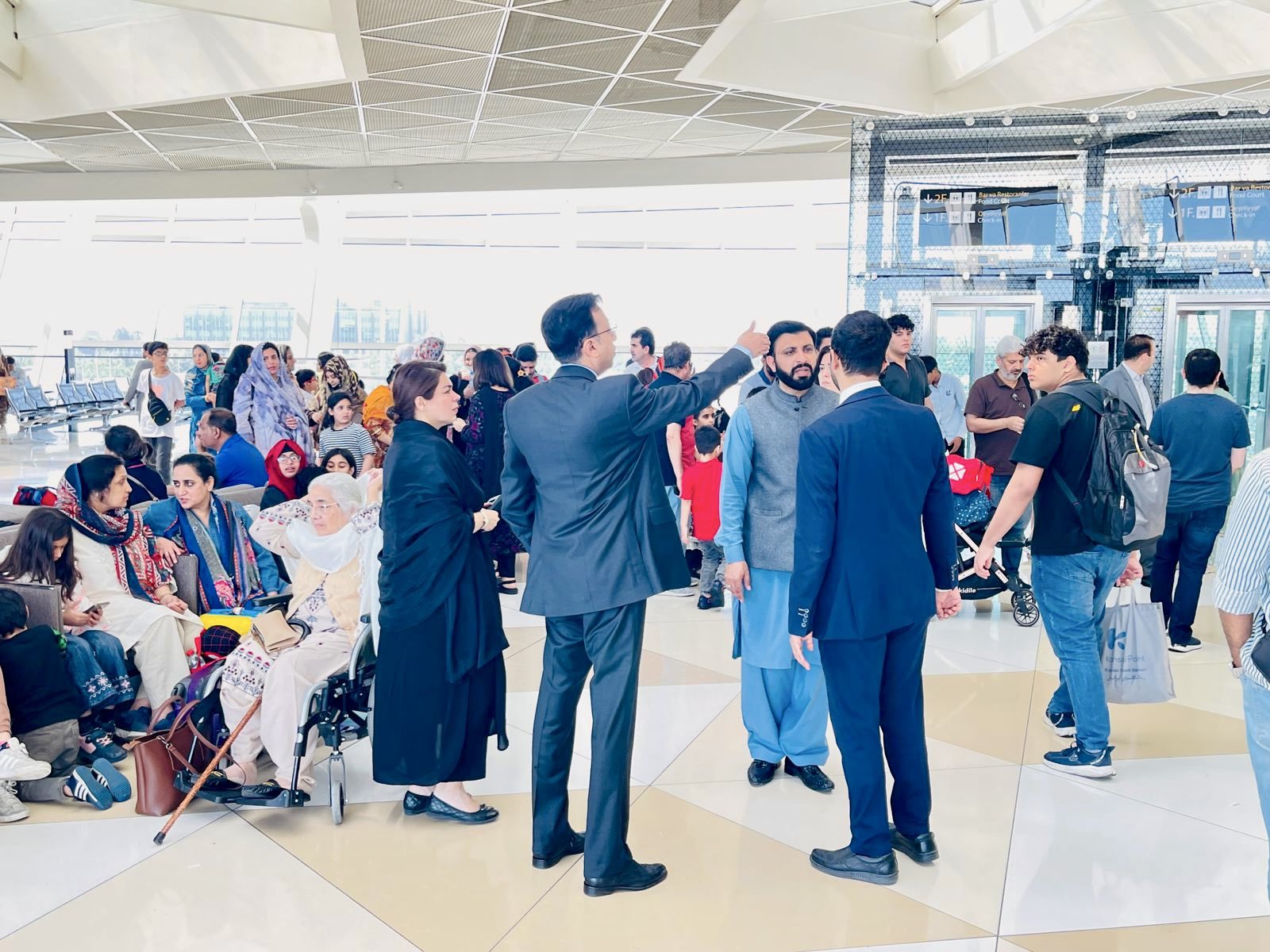 Pakistani ambassador to Azerbaijan reveals number of compatriot evacuees from Iran (PHOTO)