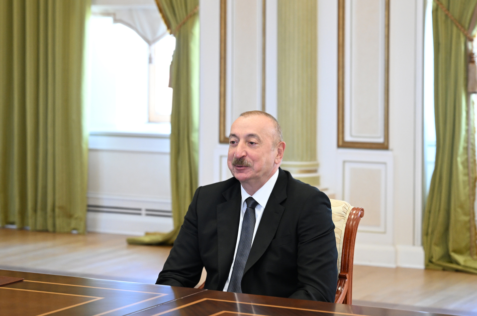 President Ilham Aliyev receives president of UFC (PHOTO)