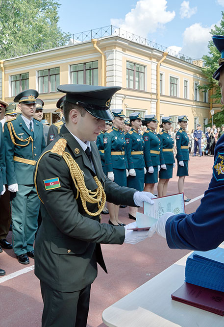Azerbaijani military personnel graduating in Russia receive diplomas (PHOTO)