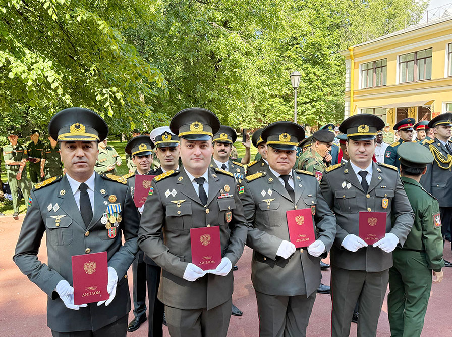Azerbaijani military personnel graduating in Russia receive diplomas (PHOTO)