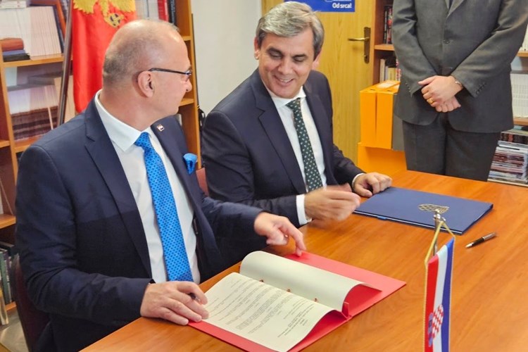 Croatia backs Montenegro’s EU path with key agreement (PHOTO)