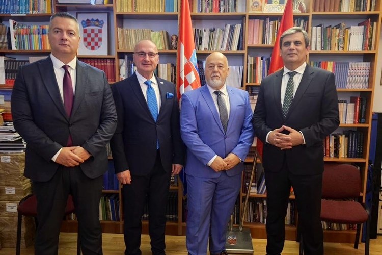 Croatia backs Montenegro’s EU path with key agreement (PHOTO)