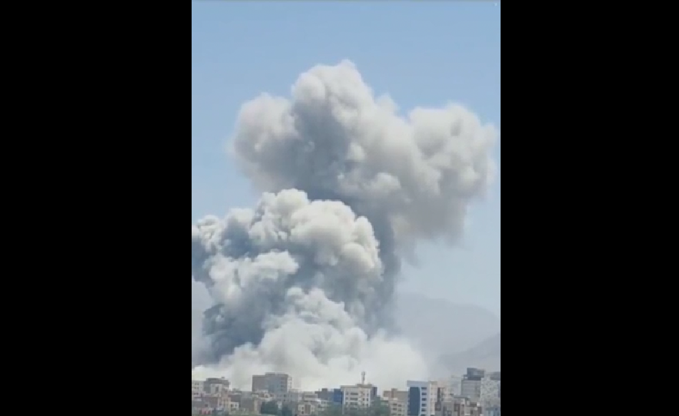 Israeli airstrike targets central square in Iran's Alborz Province (VIDEO)