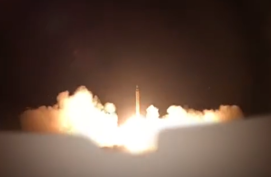 Footage shows Iran launching missiles at U.S. base in Qatar (VIDEO)