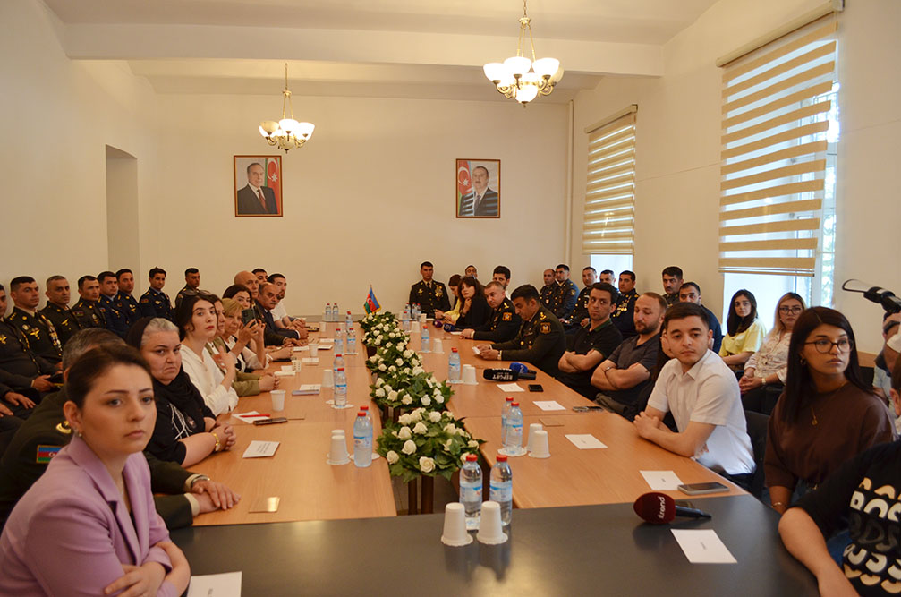 Azerbaijan Defense Ministry rolls out red carpet for gathering with media and NGOs (PHOTO)