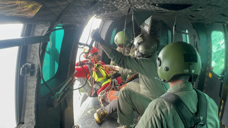 Bulgarian Air Force conducts mountain evacuation under extreme conditions (PHOTO)