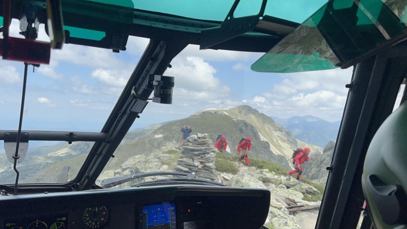 Bulgarian Air Force conducts mountain evacuation under extreme conditions (PHOTO)