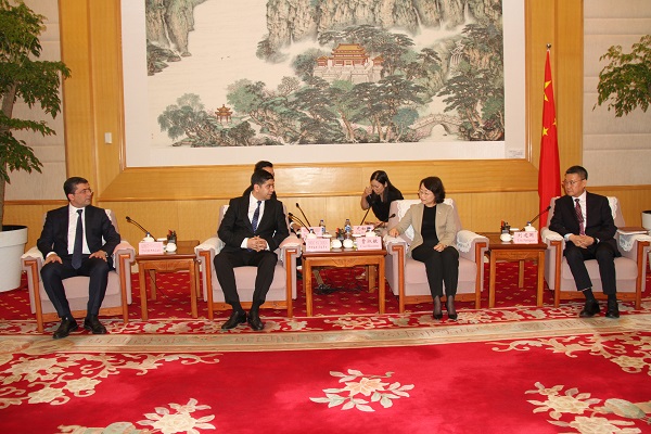 Azerbaijan, China sign partnership agreement to deepen media cooperation (PHOTO)