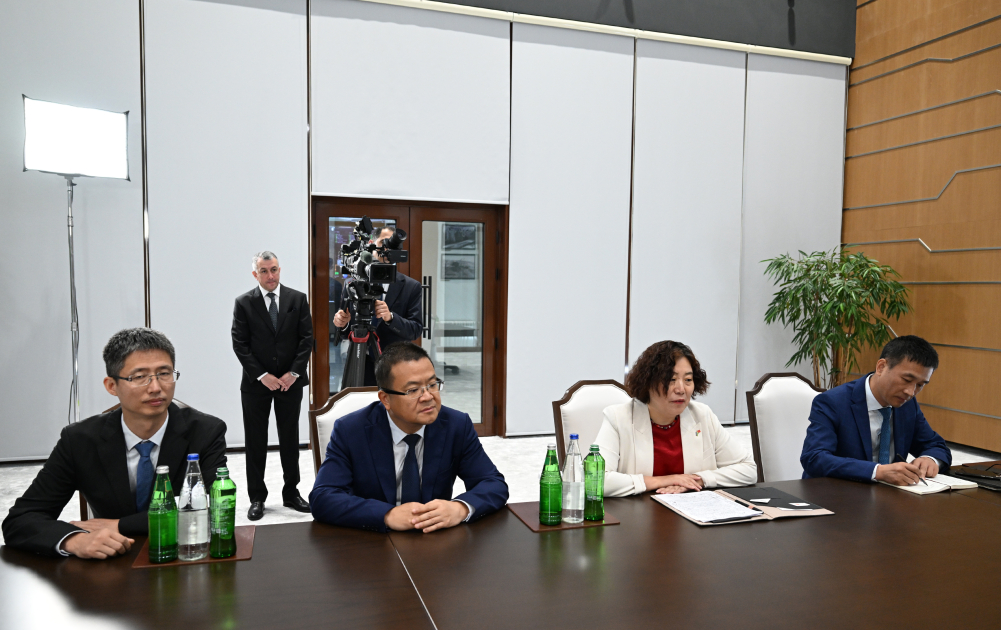 President Ilham Aliyev receives Chairman of Board of China’s Dongfang (PHOTO)