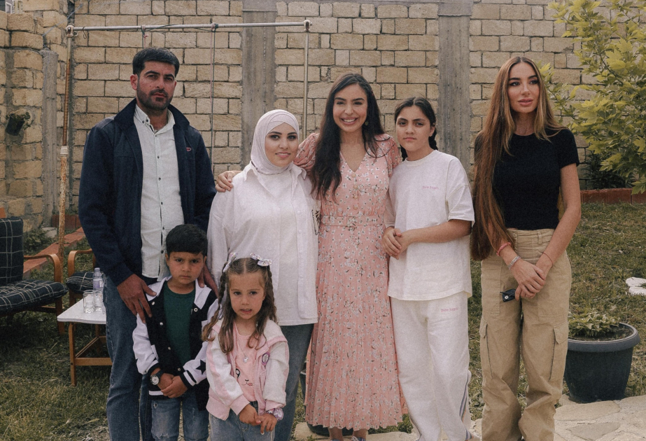 Heydar Aliyev Foundation VP Leyla Aliyeva, Head of Baku Media Center Arzu Aliyeva meet participant of "Young Beekeeper" project in Khizi (PHOTO)